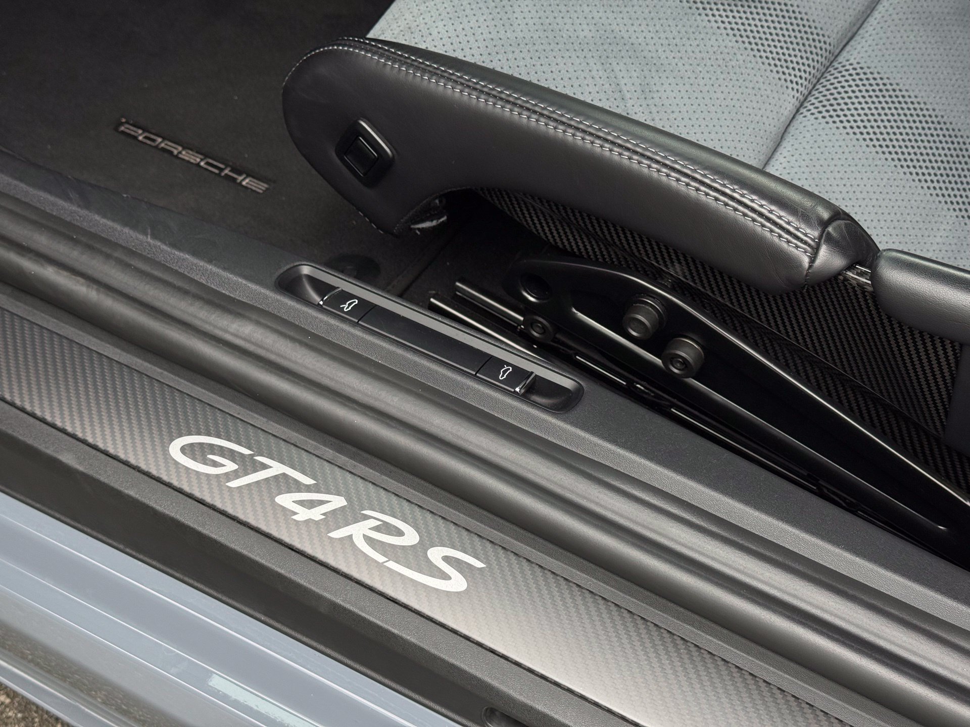 Certified 2024 Porsche 718 Cayman GT4 RS RWD image 33