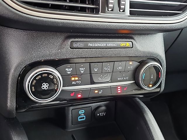 Used 2022 Ford Escape SE w/ Cold Weather Package image 16