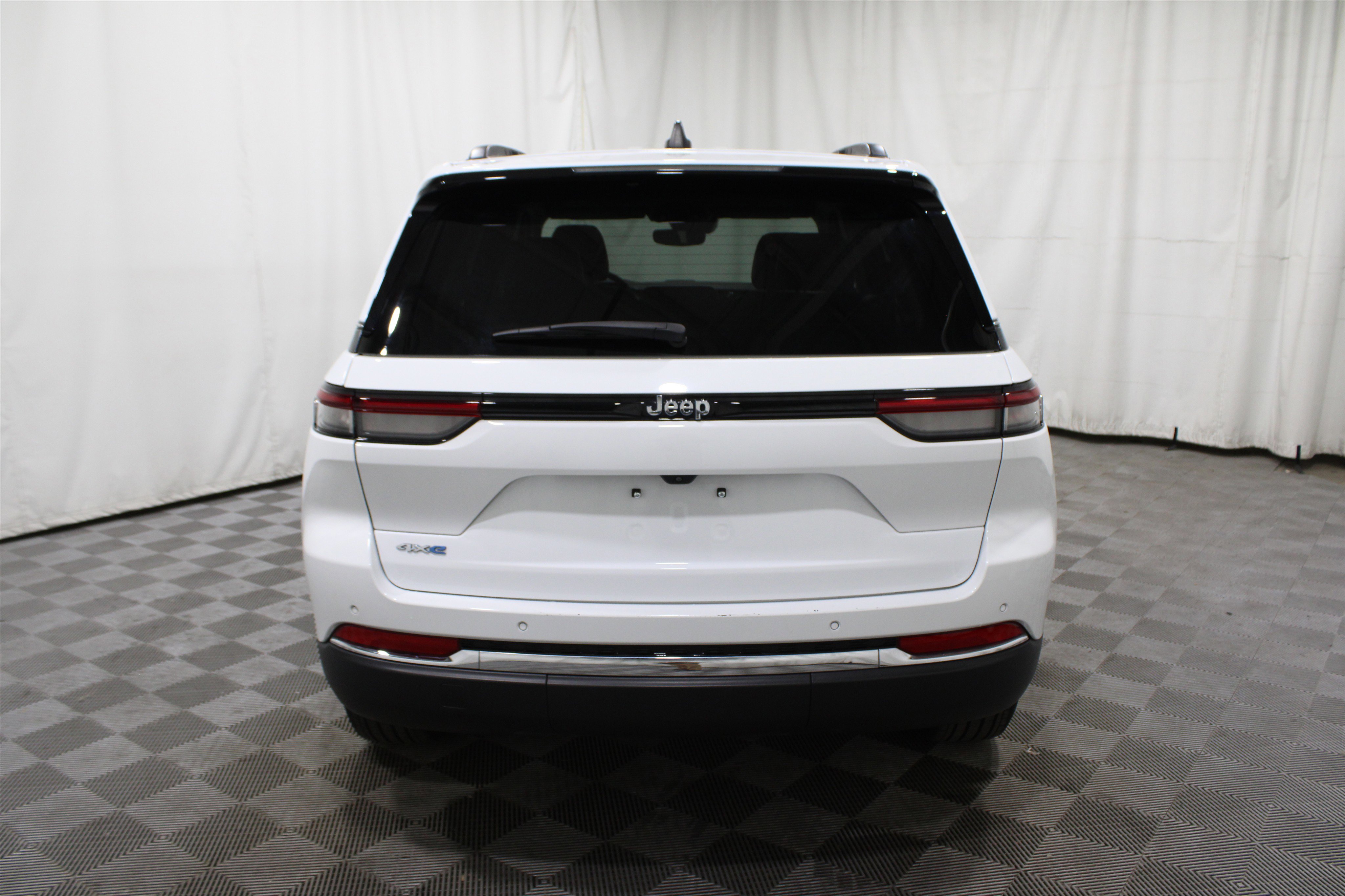 Used 2022 Jeep Grand Cherokee Limited 4xe image 37