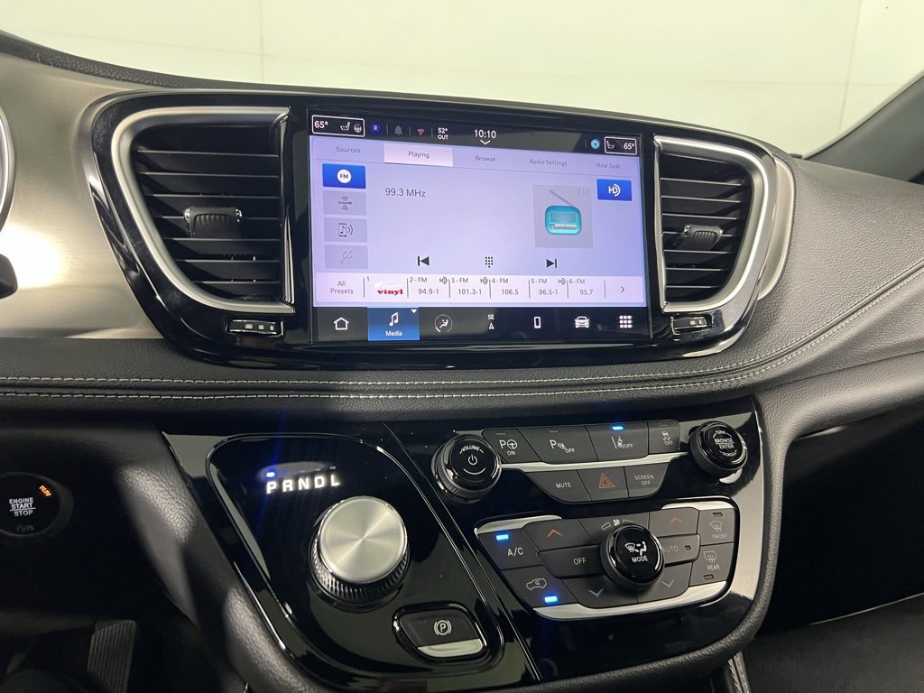 Used 2022 Chrysler Pacifica Limited w/ Uconnect Theater Family Group image 22