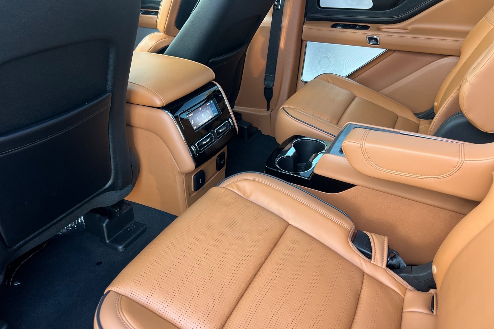 Certified 2023 Lincoln Aviator Black Label Grand Touring w/ Class IV Trailer Tow Package image 12