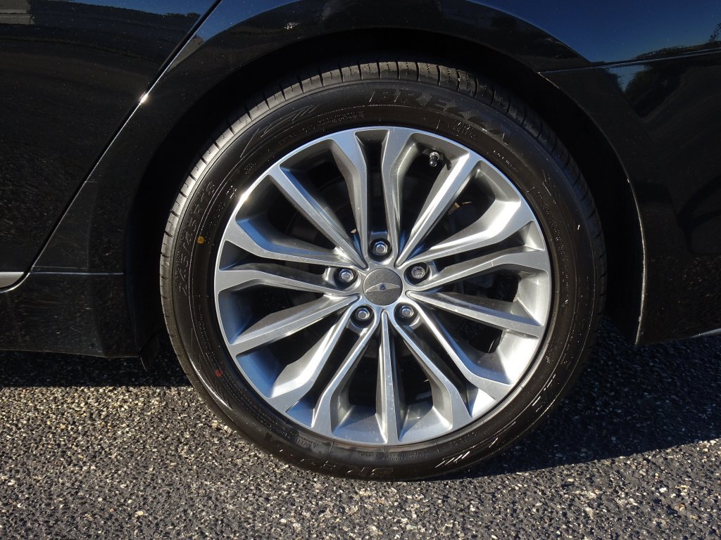 Used 2015 Hyundai Genesis 3.8 w/ Option Group 03 AWD/4WD image 31