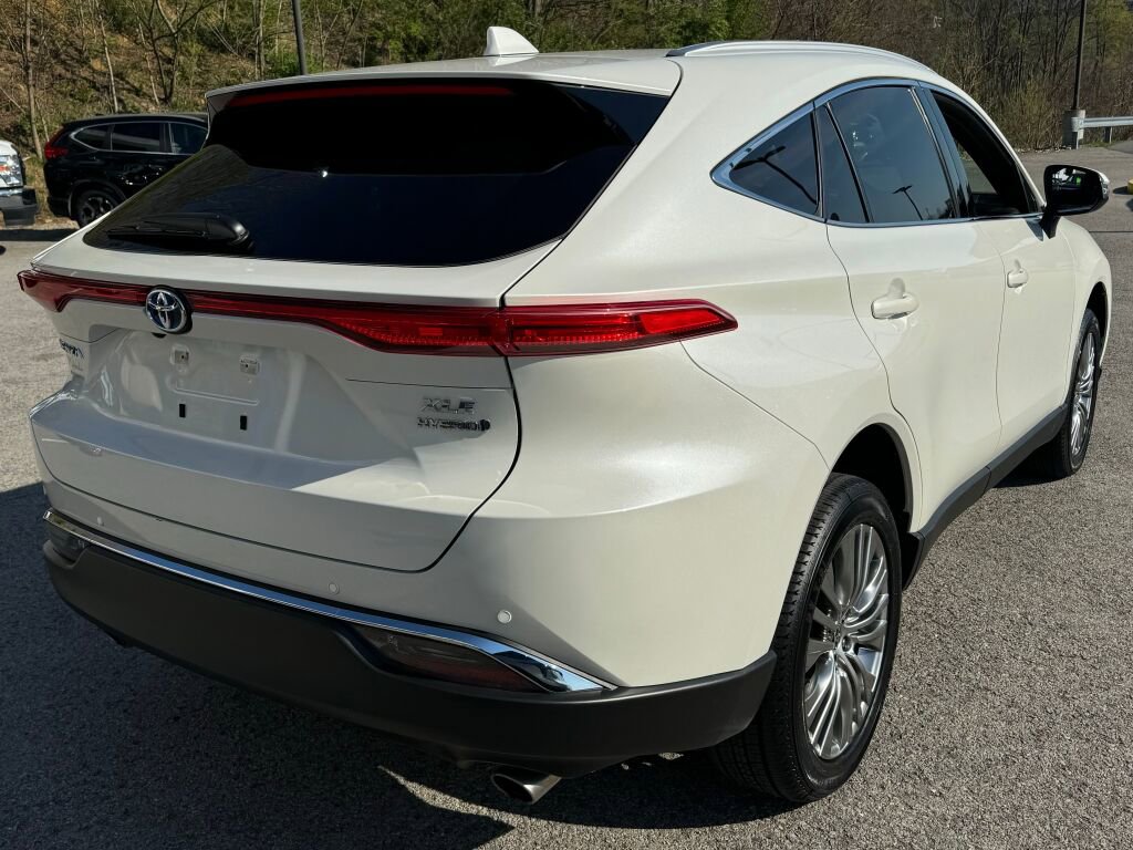 Used 2022 Toyota Venza XLE image 7