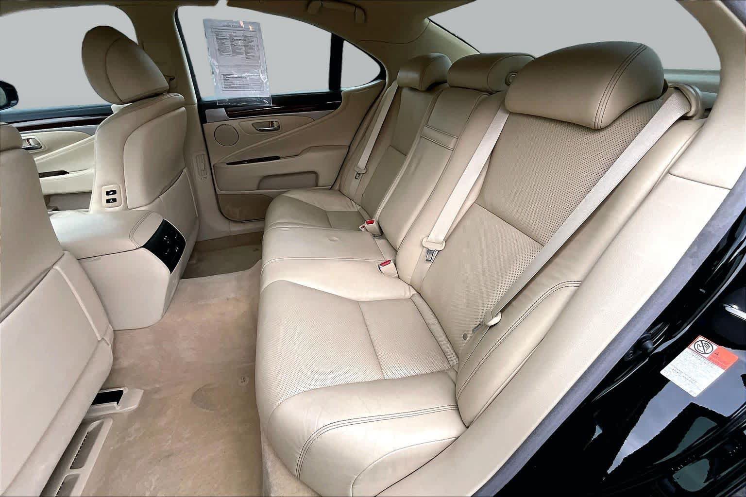 Used 2016 Lexus LS 460 w/ Comfort Package RWD image 17