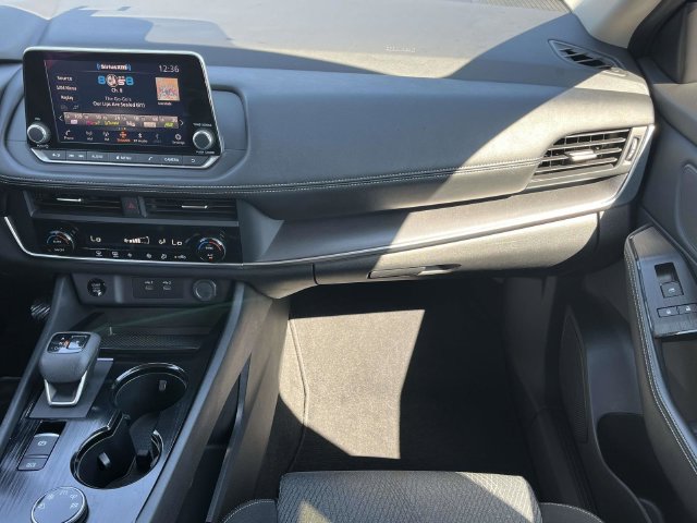 Used 2025 Nissan Rogue SV AWD/4WD image 18