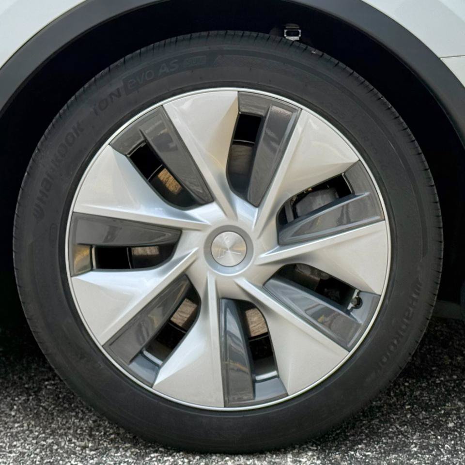 Used 2021 Tesla Model Y Long Range AWD/4WD image 27