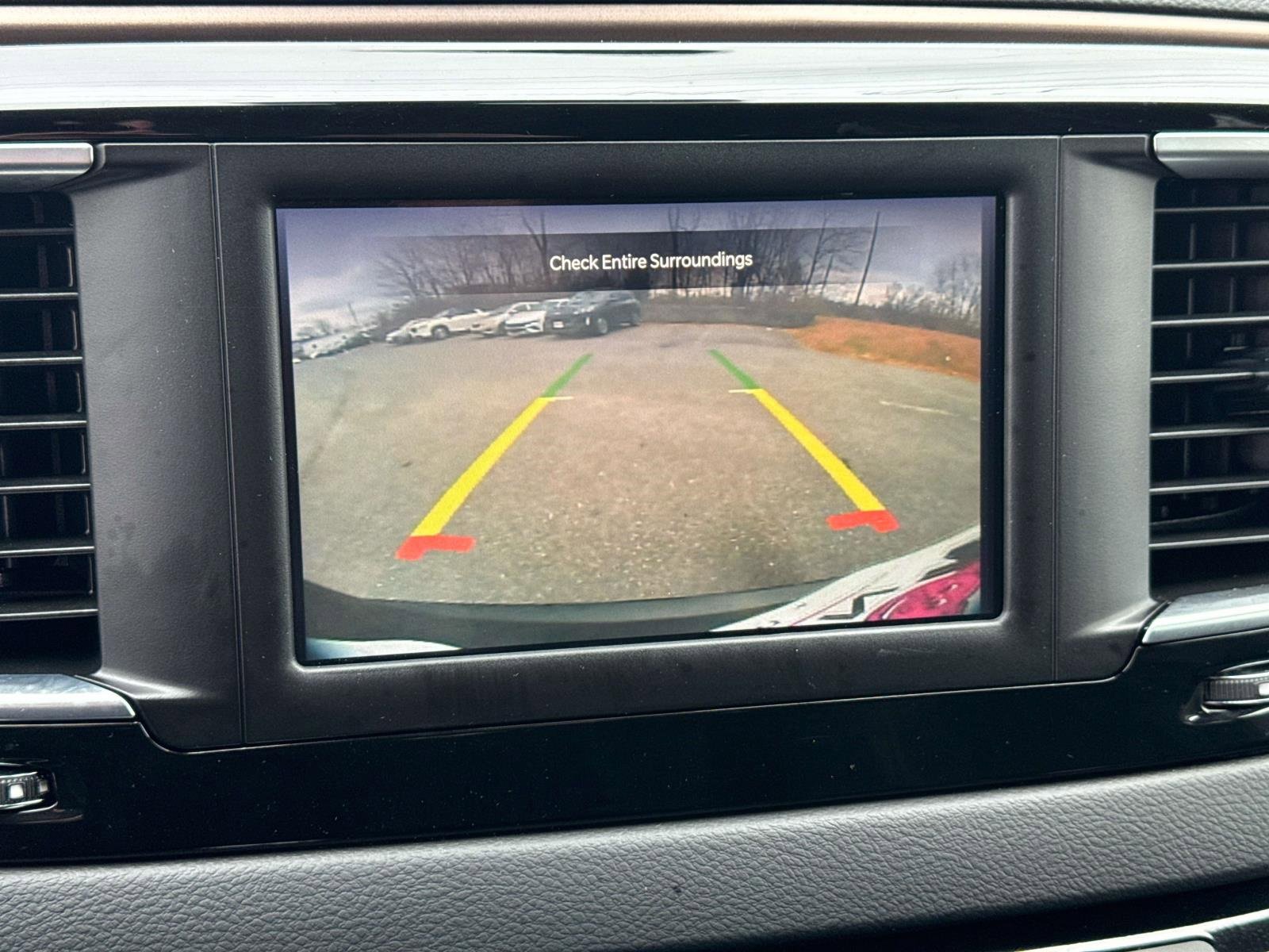 Used 2023 Chrysler Voyager LX image 10