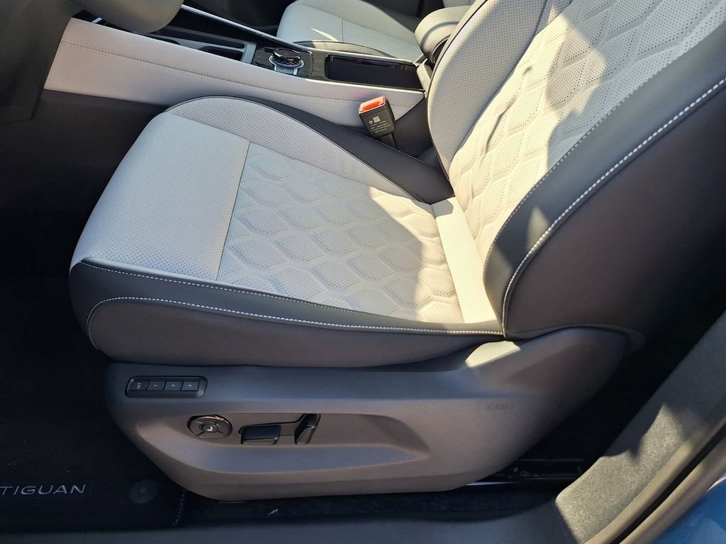 New 2026 Volkswagen Tiguan SEL R-Line AWD/4WD image 10