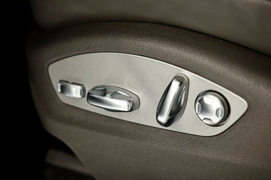 Certified 2025 Porsche Macan image 25