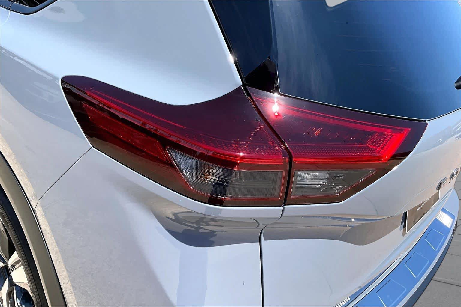 Certified 2025 Nissan Rogue SL AWD/4WD image 27
