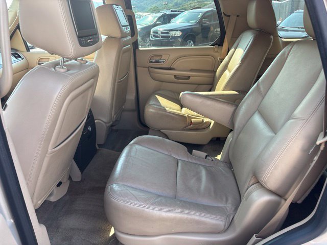 Used 2012 Cadillac Escalade Luxury AWD/4WD image 12