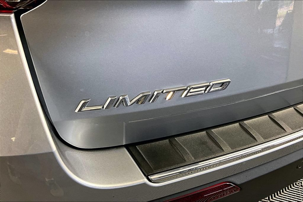 Used 2023 Ford Explorer Limited w/ Equipment Group 301A AWD/4WD image 23