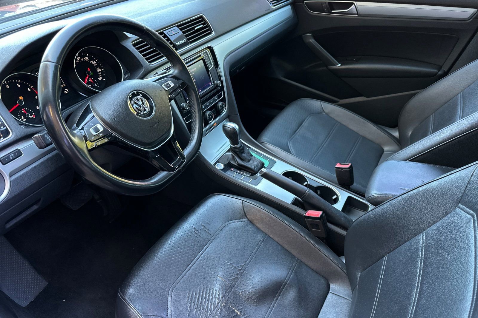 Used 2019 Volkswagen Passat 2.0T Wolfsburg image 10