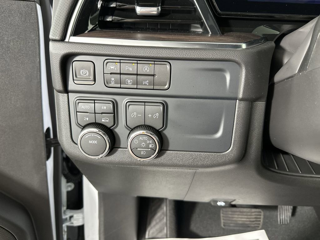 New 2026 Chevrolet Suburban Premier image 18