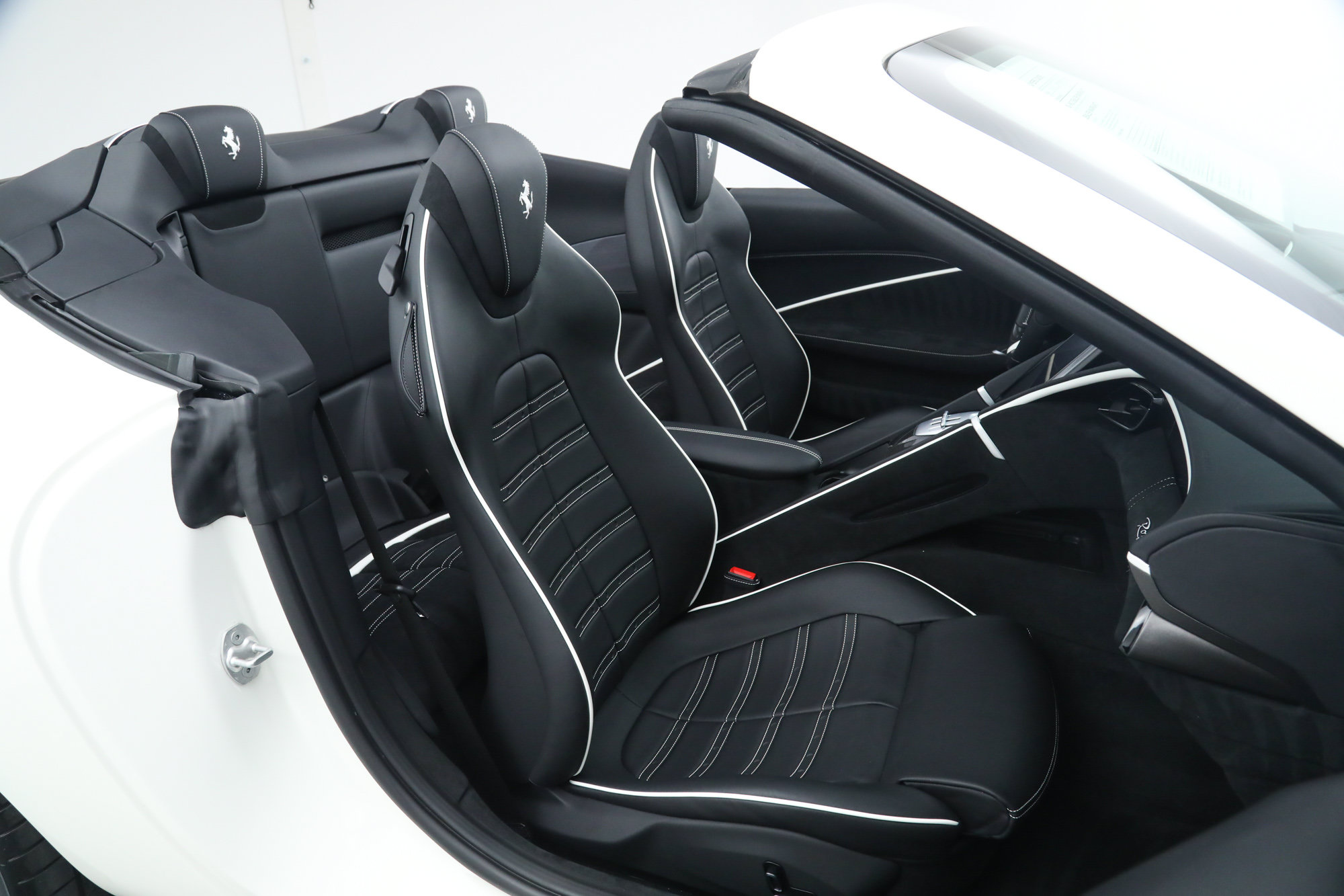 Certified 2025 Ferrari Roma Spider RWD image 23