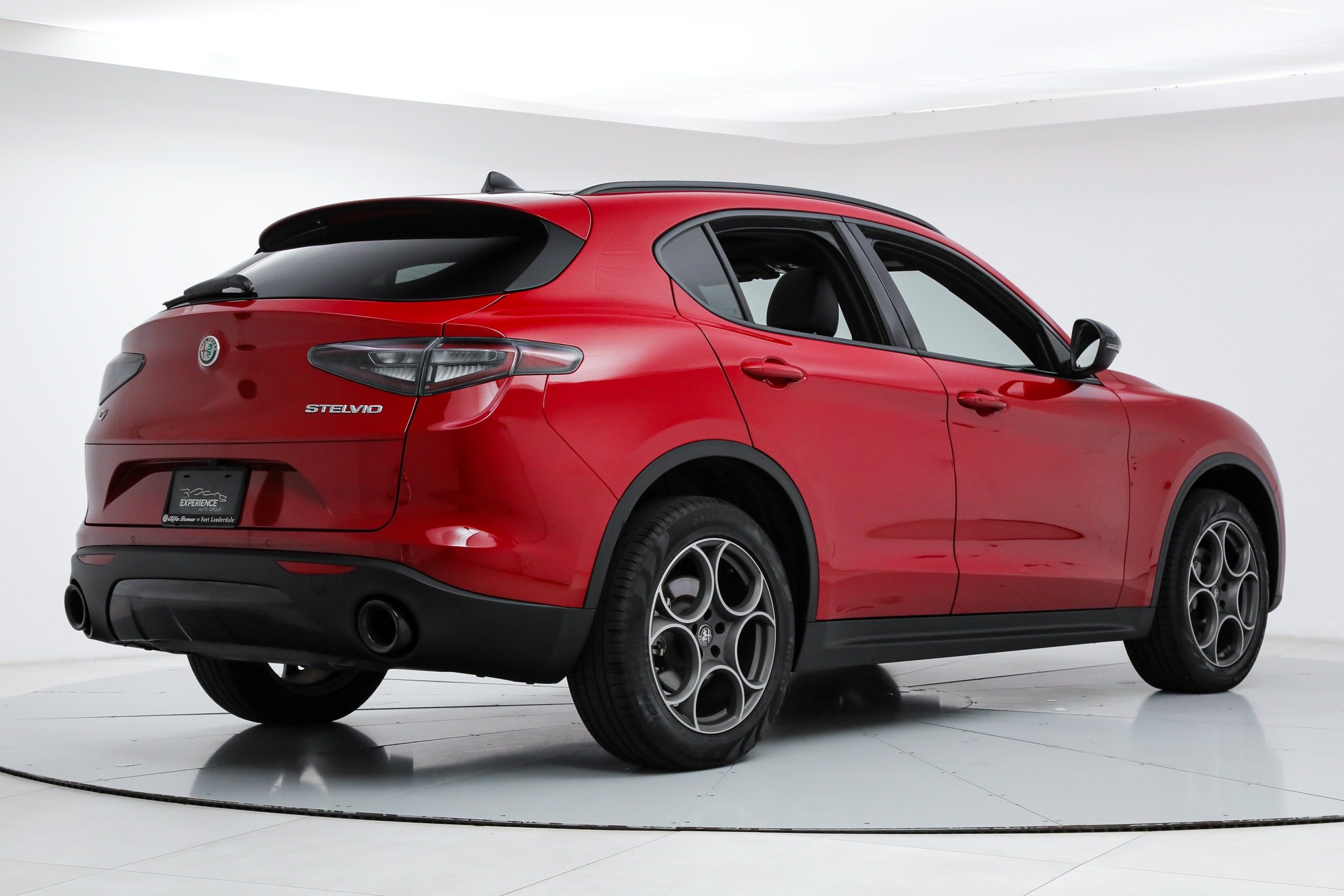 New 2025 Alfa Romeo Stelvio Sprint w/ Convenience Package AWD/4WD image 5
