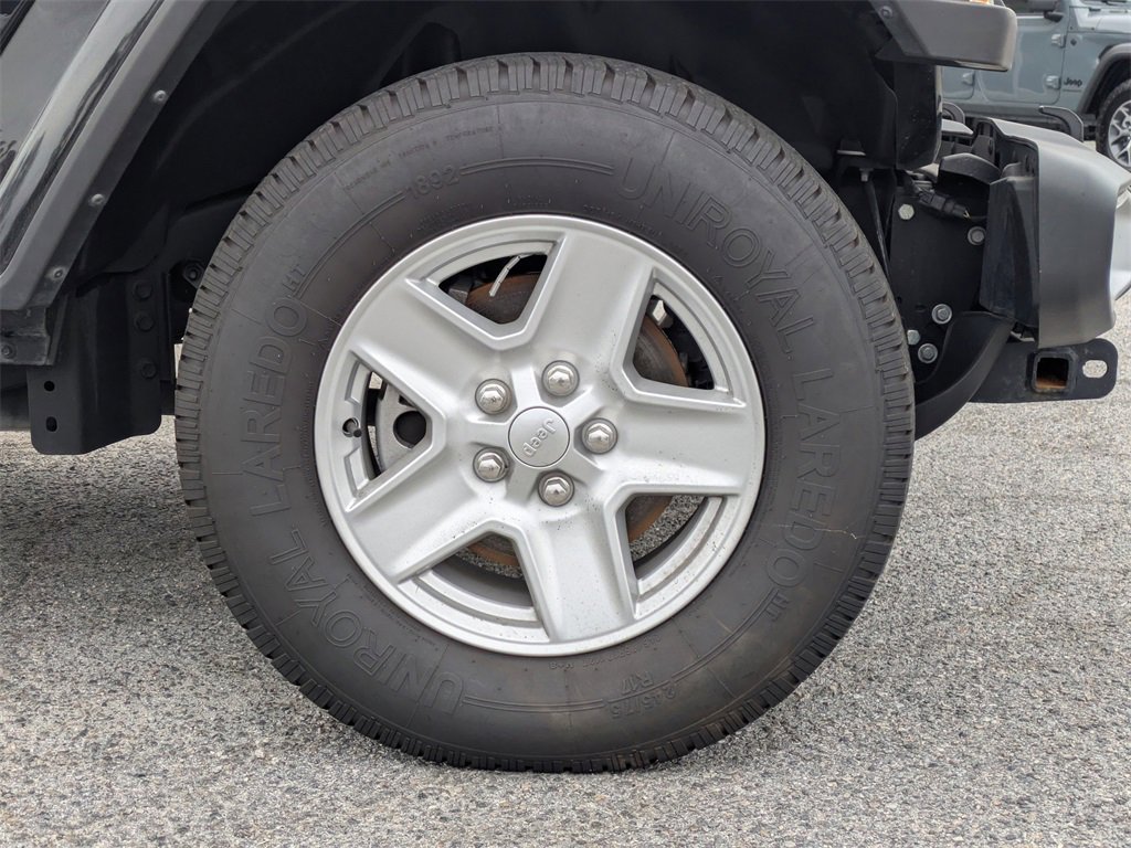 Used 2022 Jeep Gladiator Sport image 11