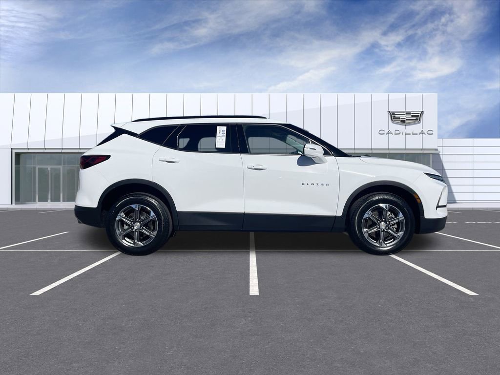 Used 2023 Chevrolet Blazer LT image 9