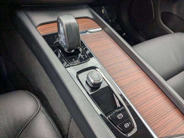 Used 2024 Volvo XC60 B5 Plus image 11