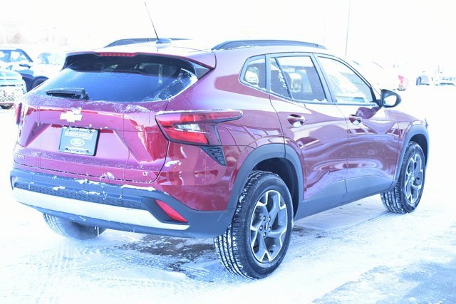 Used 2025 Chevrolet Trax LT w/ LT Convenience Package image 6