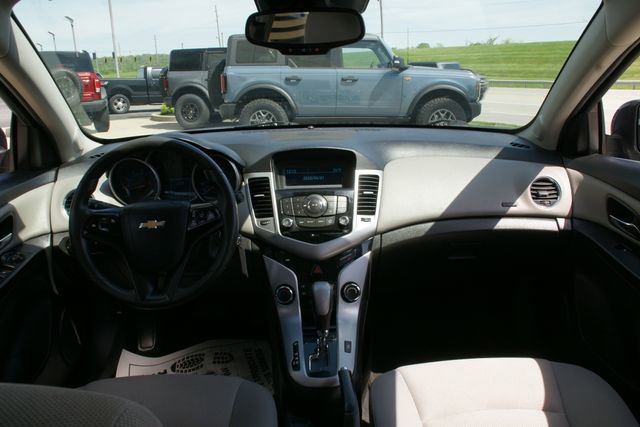 Used 2015 Chevrolet Cruze LT FWD image 23