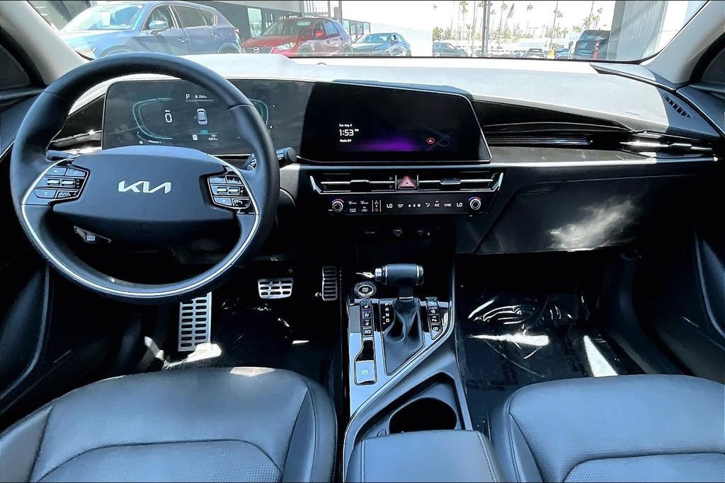 Used 2025 Kia Niro SX Touring FWD image 13