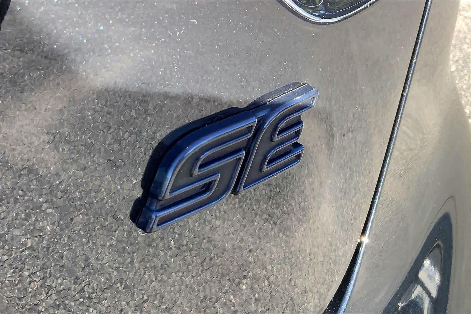 Used 2022 Toyota Corolla SE w/ Carpet Mat Package (TMS) FWD image 10