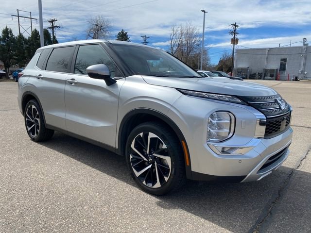 Used 2024 Mitsubishi Outlander SE Black Edition image 7