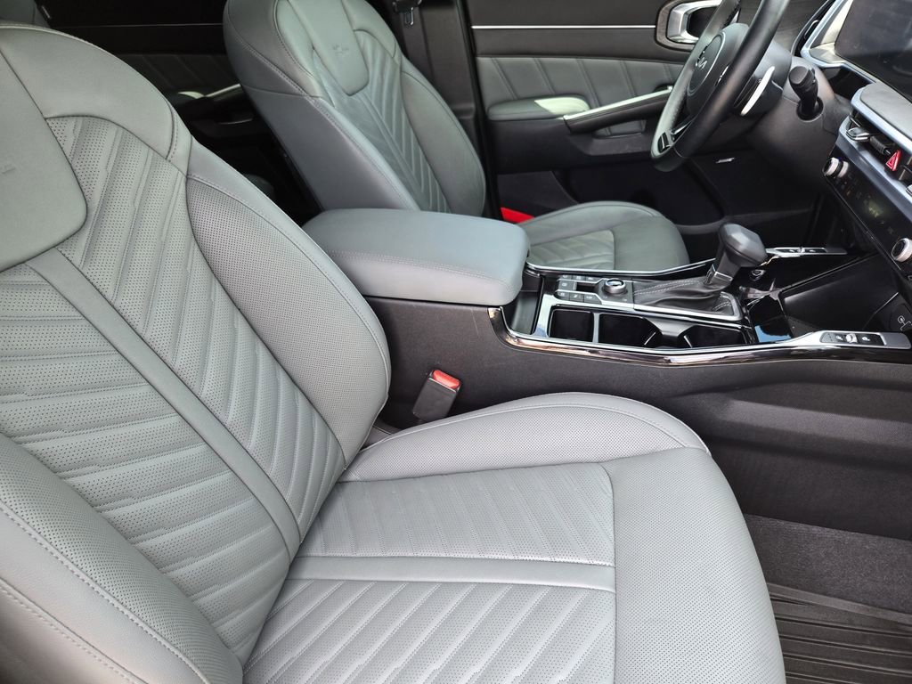 Certified 2025 Kia Sorento SX Prestige w/ Sage Leather Package AWD/4WD image 19