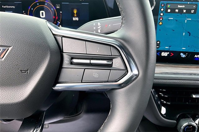 Used 2025 Chevrolet Suburban Z71 image 12