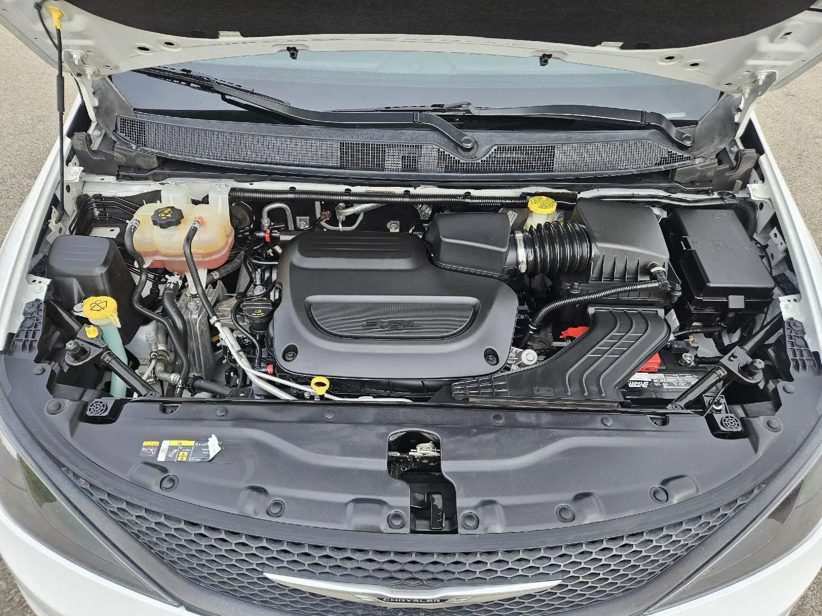Used 2022 Chrysler Voyager LX FWD image 10