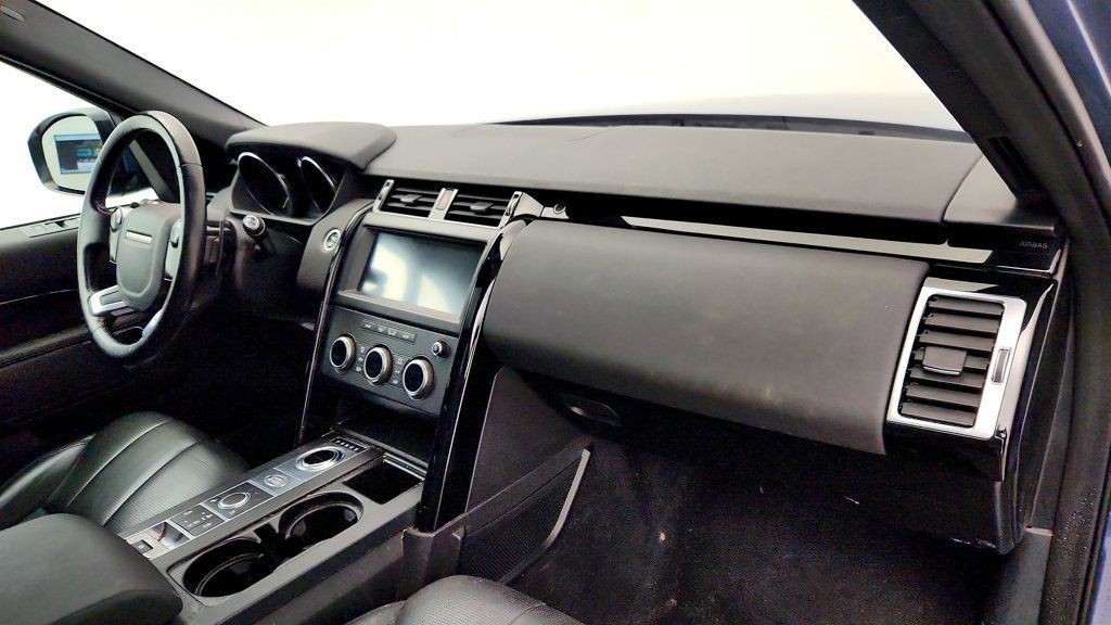 Used 2020 Land Rover Discovery SE AWD/4WD image 24