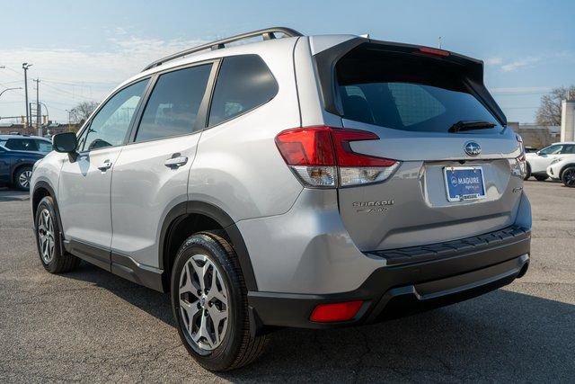 Used 2023 Subaru Forester Premium image 8