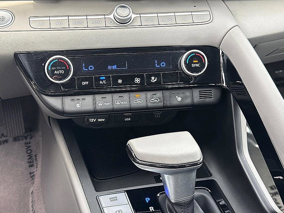 Used 2025 Hyundai Elantra SEL image 14