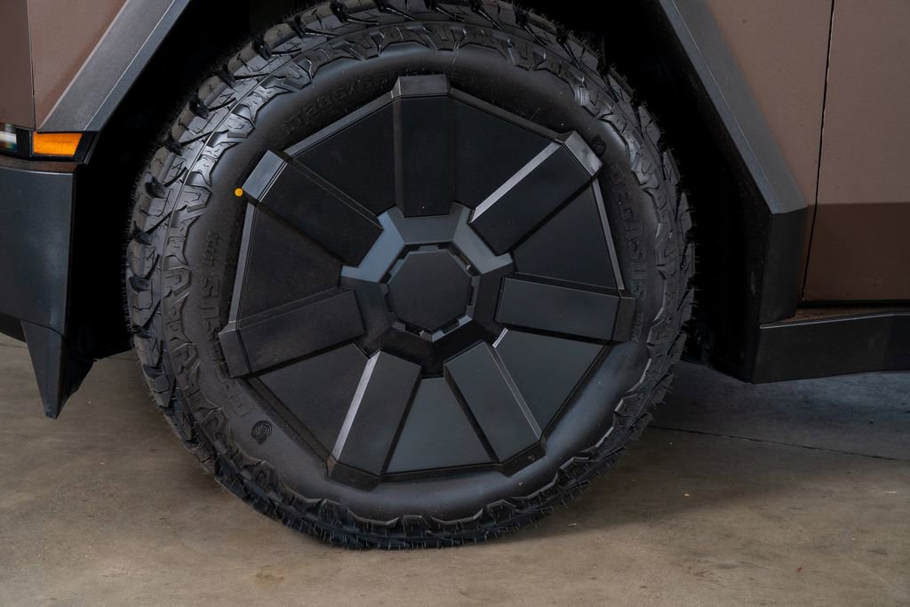 Used 2024 Tesla Cybertruck AWD Crew Cab image 14