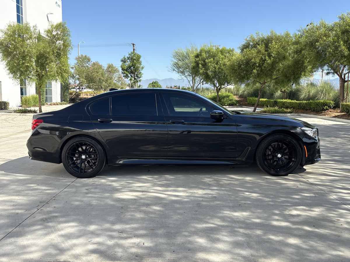 Used 2019 BMW 740i w/ M Sport Package RWD image 2