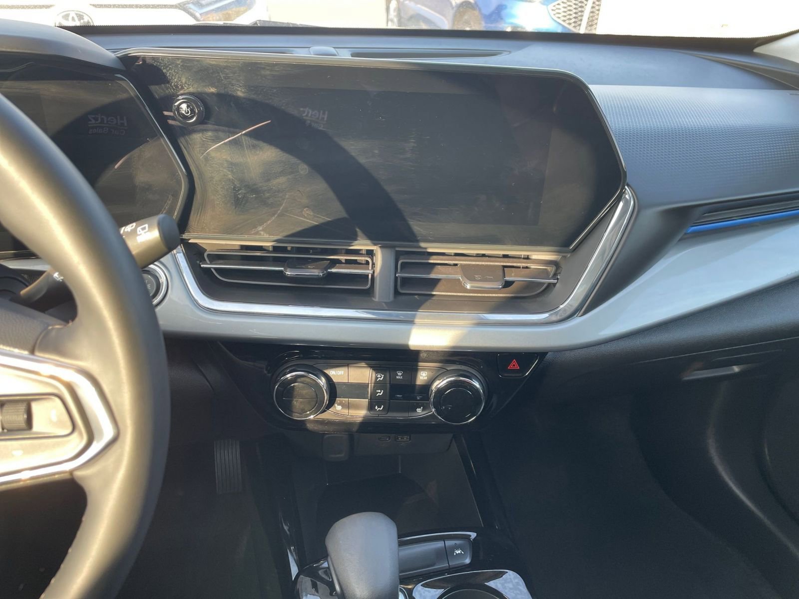 Used 2025 Chevrolet Trax LT w/ LT Convenience Package image 18