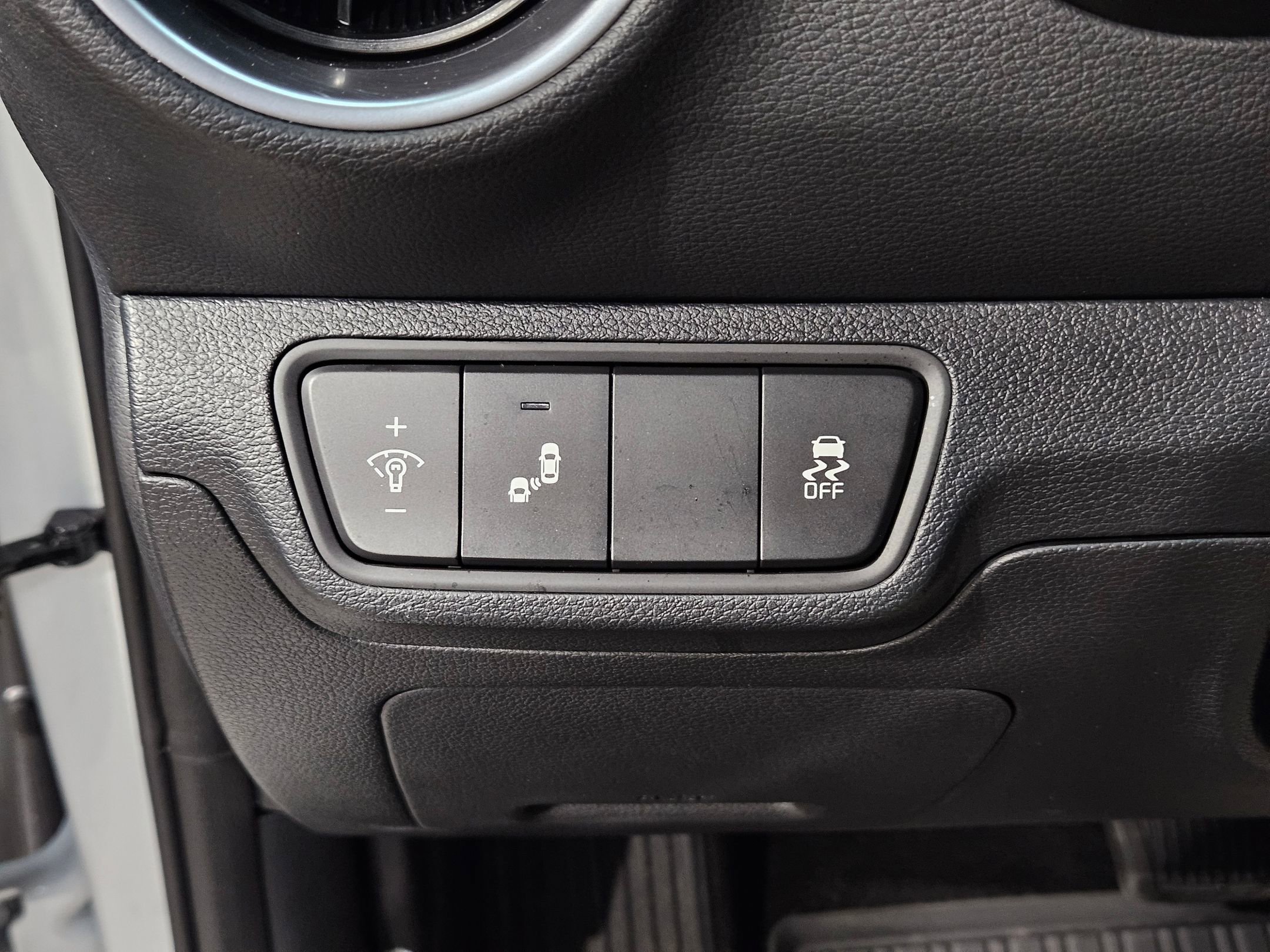 Used 2024 Kia Forte LXS w/ LXS Technology Package image 25