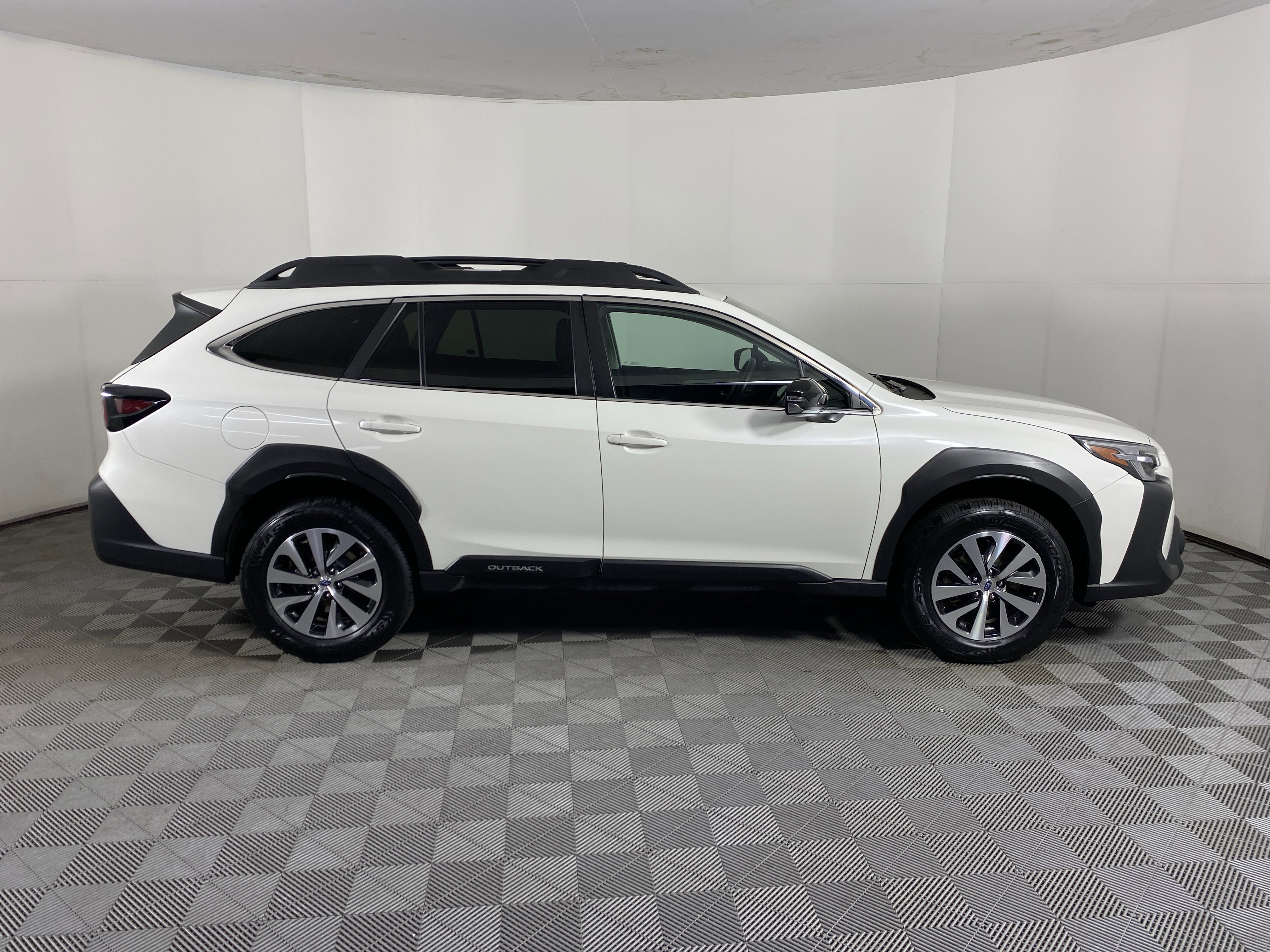 Used 2023 Subaru Outback Premium AWD/4WD image 6