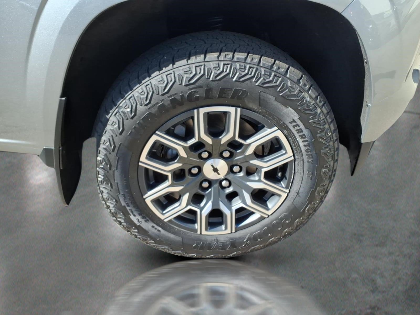 Certified 2024 Chevrolet Colorado Z71 w/ Z71 Convenience Package 2 AWD/4WD image 10