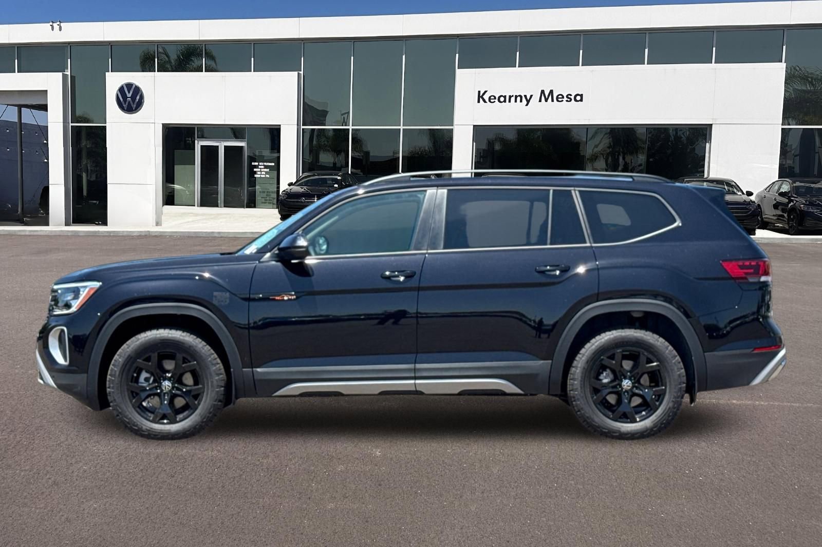 New 2025 Volkswagen Atlas Peak Edition SE image 7