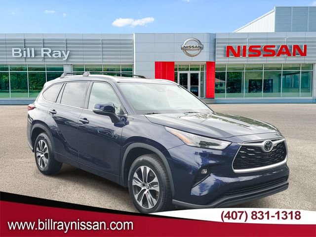 Used 2022 Toyota Highlander XLE FWD image 1