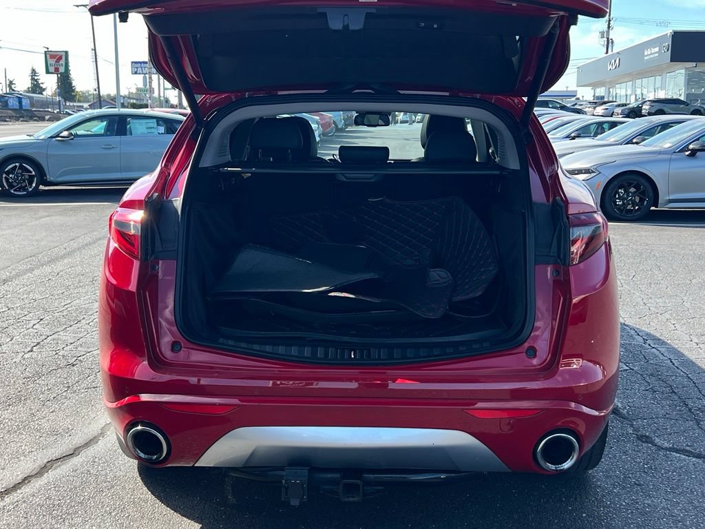 Used 2020 Alfa Romeo Stelvio Ti w/ Active Blind Spot Package AWD/4WD image 8