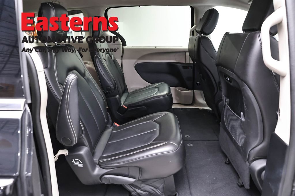 Used 2023 Chrysler Pacifica Touring-L FWD image 24