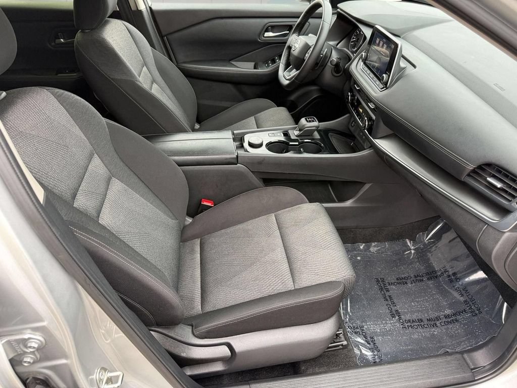 Used 2025 Nissan Rogue SV AWD/4WD image 30