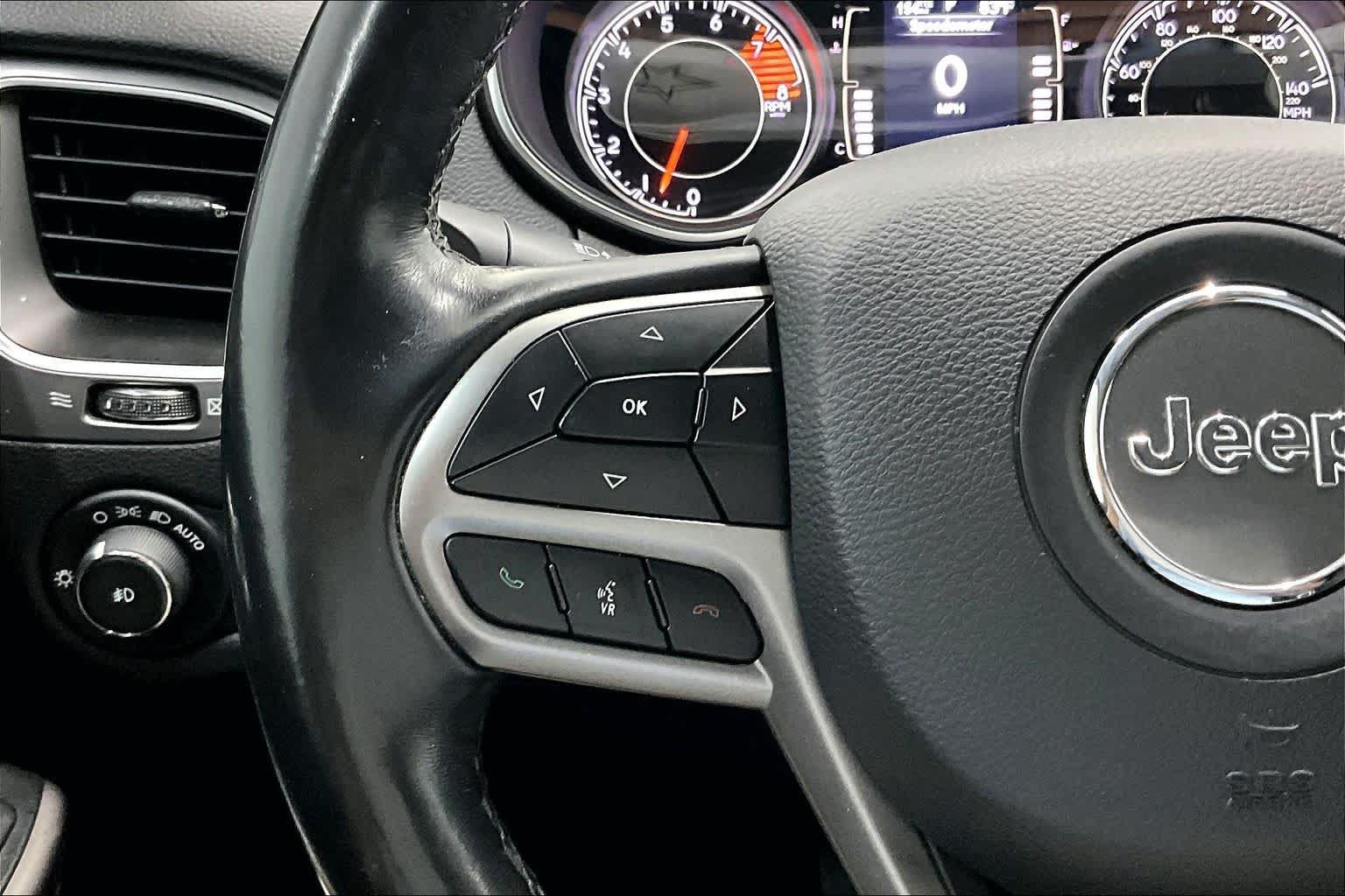 Used 2019 Jeep Cherokee Latitude w/ Cold Weather Group AWD/4WD image 21