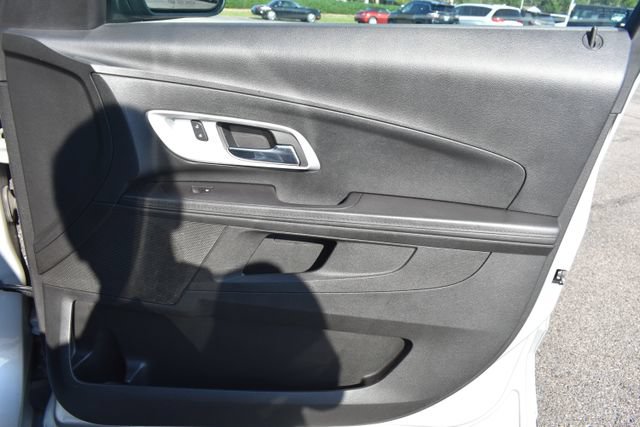 Used 2017 Chevrolet Equinox LS FWD image 36