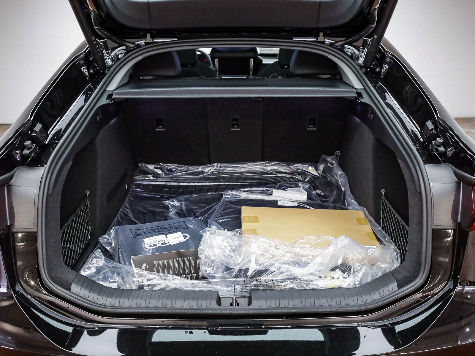 New 2025 Audi A6 e-tron Premium Plus image 28