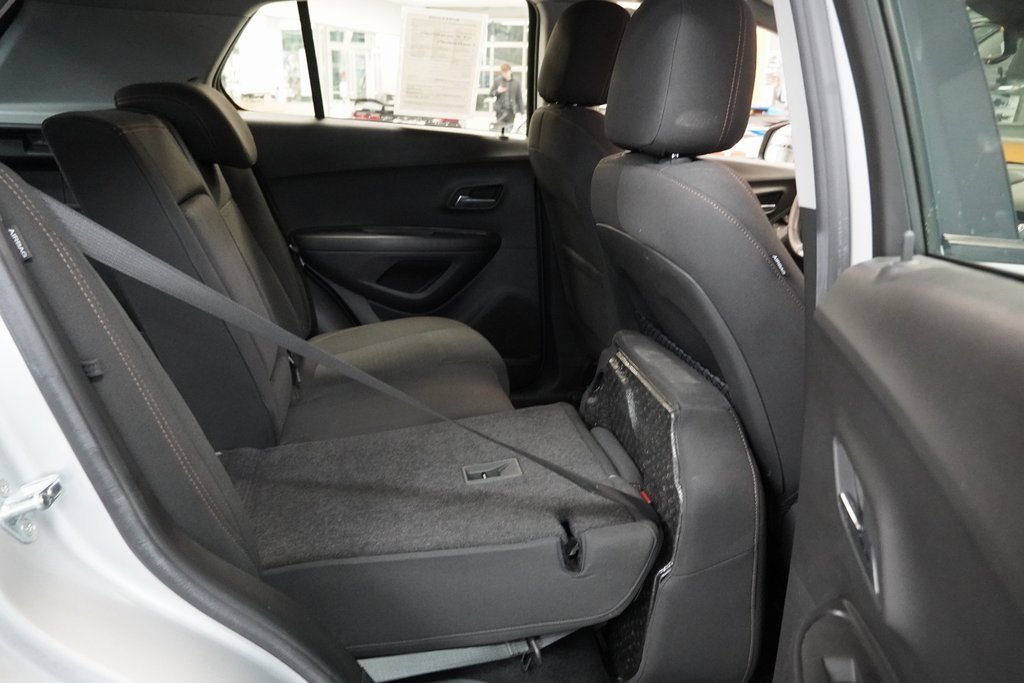 Used 2021 Chevrolet Trax LS image 28