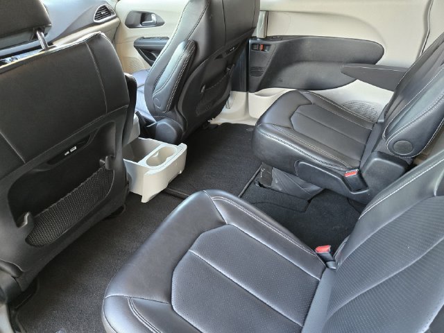 Certified 2024 Chrysler Pacifica Touring-L FWD image 29
